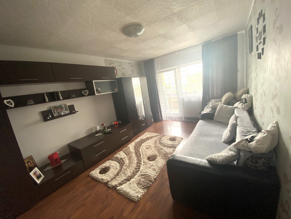 Apartament cu trei camere intr-o zona linistita a Cartierului Intre Lacuri