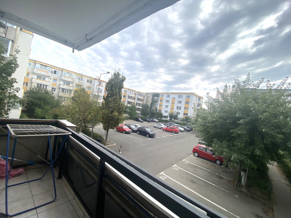 Apartament cu trei camere intr-o zona linistita a Cartierului Intre Lacuri