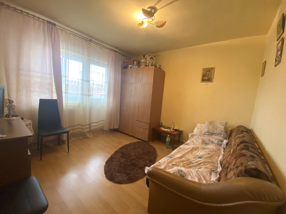 Apartament cu trei camere intr-o zona linistita a Cartierului Intre Lacuri
