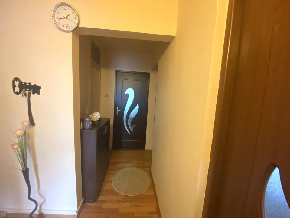 Apartament cu trei camere intr-o zona linistita a Cartierului Intre Lacuri