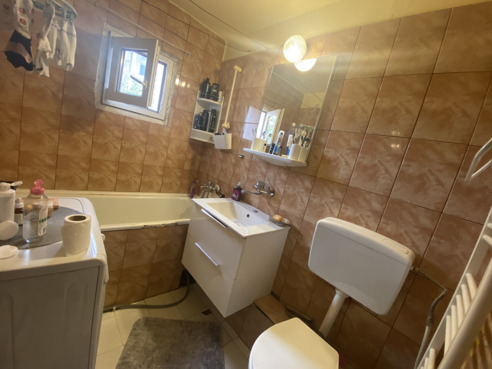Apartament cu trei camere intr-o zona linistita a Cartierului Intre Lacuri