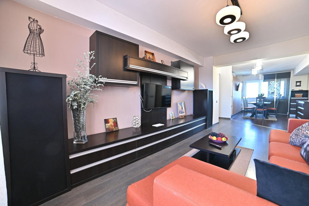 Apartament de Vanzare, Suprafata generoasa -  complet utilat/mobilat, Rovine