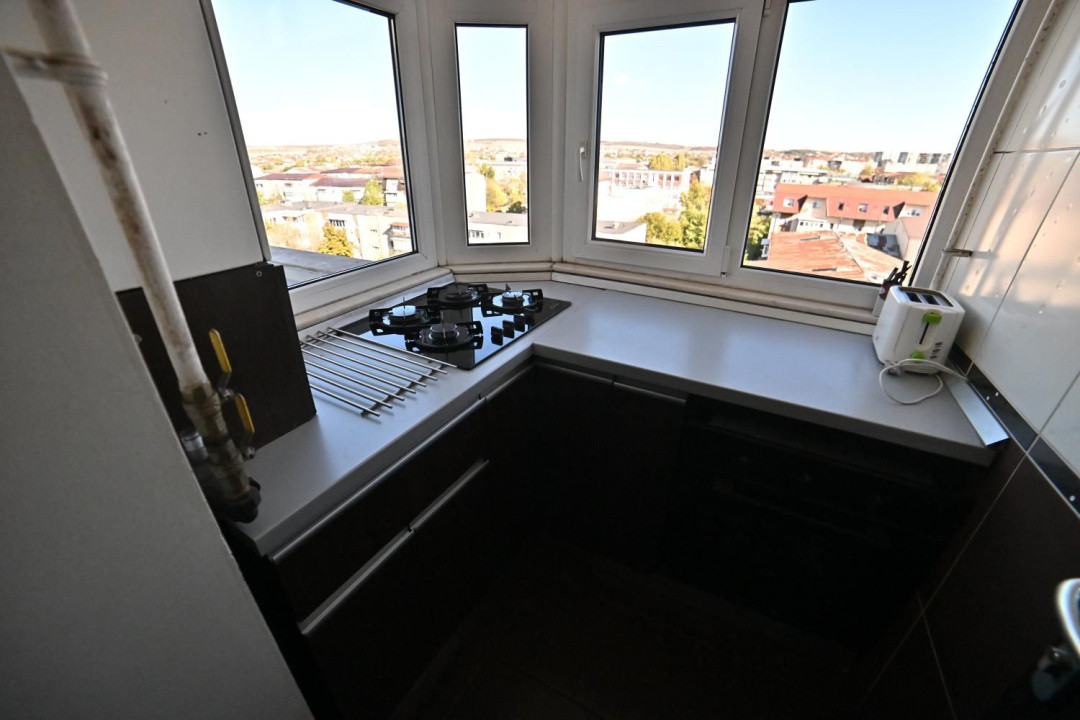 Apartament de Vanzare, Suprafata generoasa -  complet utilat/mobilat, Rovine