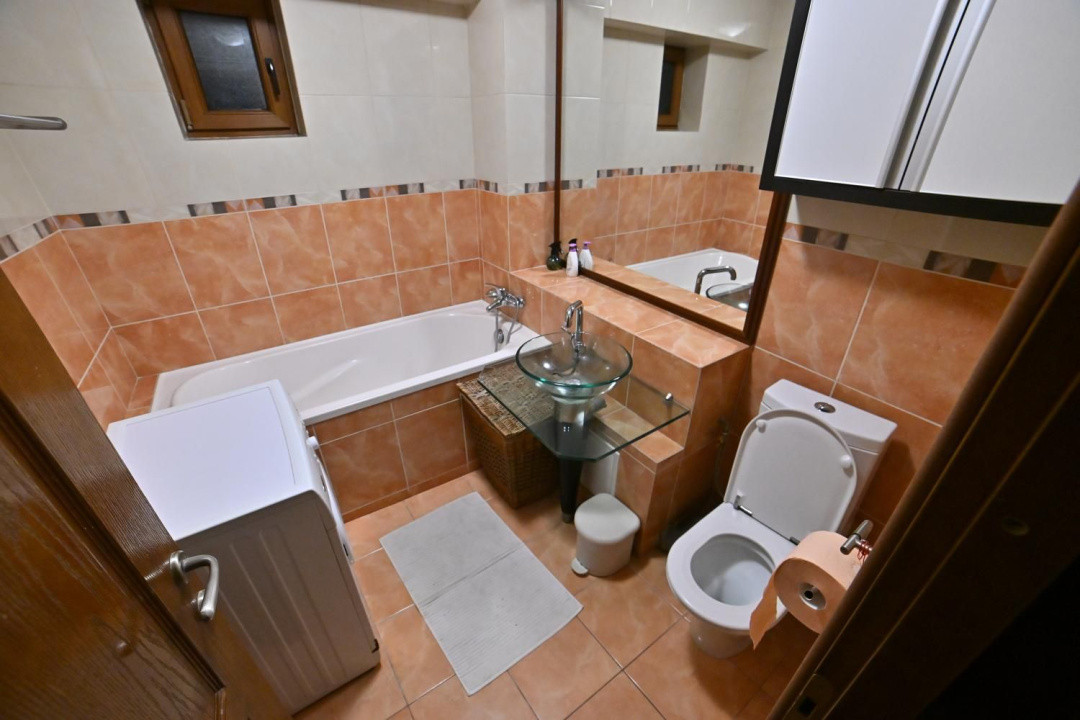 Apartament de Vanzare, Suprafata generoasa -  complet utilat/mobilat, Rovine