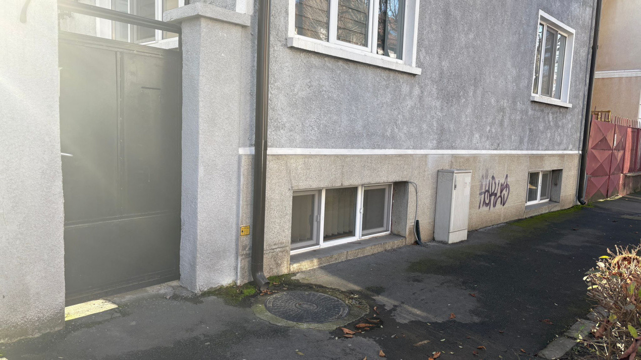 De inchiriat, apartament la casa, cu 3 camere, pretabil pentru afacere!