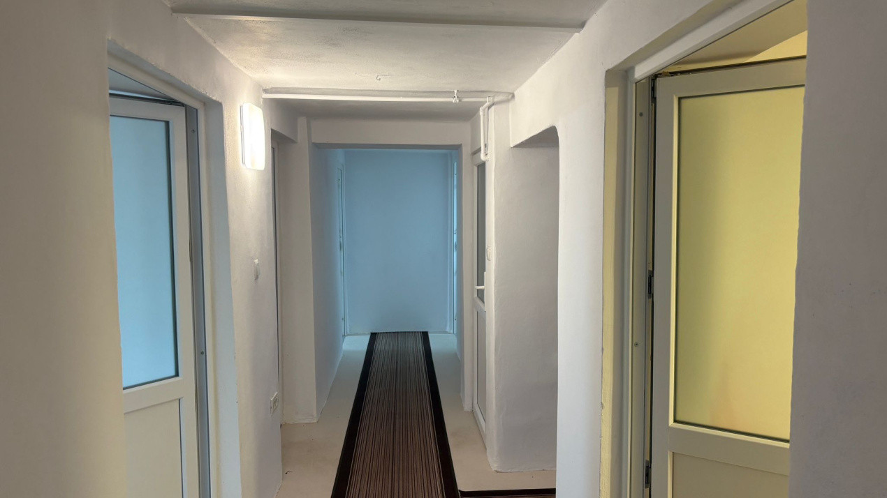De inchiriat, apartament la casa, cu 3 camere, pretabil pentru afacere!