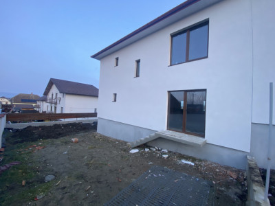 Casa 4 camere de vanzare 117 mpu teren liber 230mp Sibiu in Sura Mica