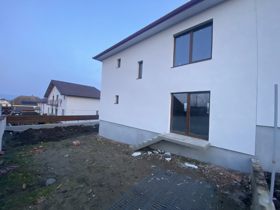Casa 4 camere de vanzare 117 mpu teren liber 230mp Sibiu in Sura Mica