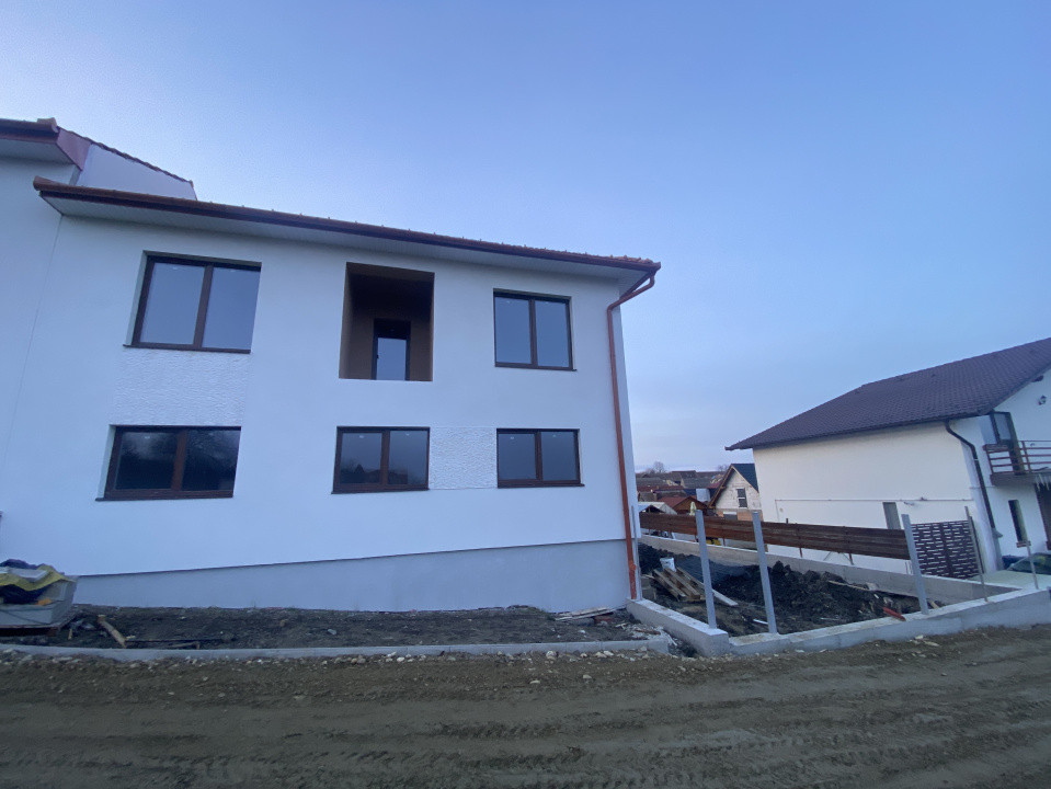 Casa 4 camere de vanzare 117 mpu teren liber 230mp Sibiu in Sura Mica