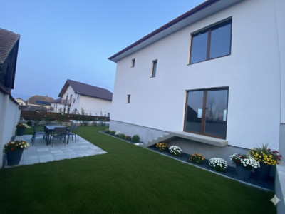 Casa 4 camere de vanzare 117 mpu teren liber 230mp Sibiu in Sura Mica