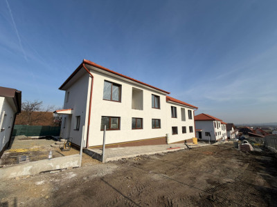 Casa 4 camere de vanzare 117 mpu teren liber 230mp Sibiu in Sura Mica