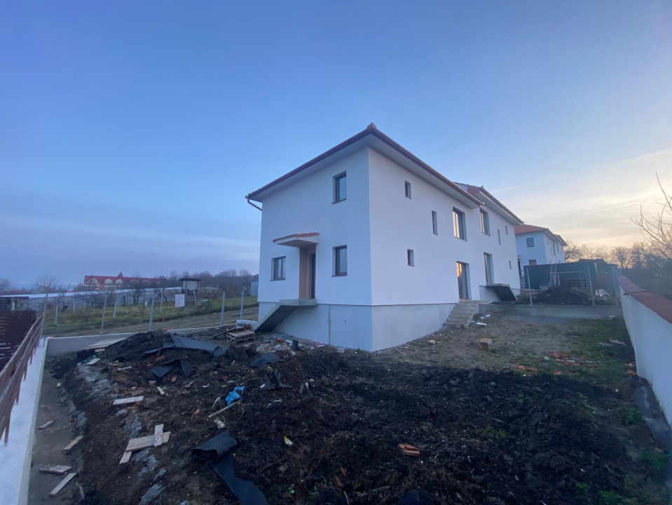 Casă 4 camere modernă construită corect în Kleine Residenz Sibiu