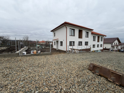 Casă 4 camere modernă construită corect în Kleine Residenz Sibiu