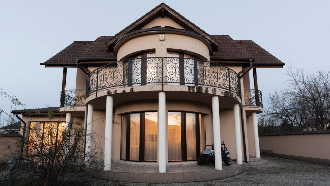 Casă modernă P + M în Cristești, 6 cam, construită de constructor local