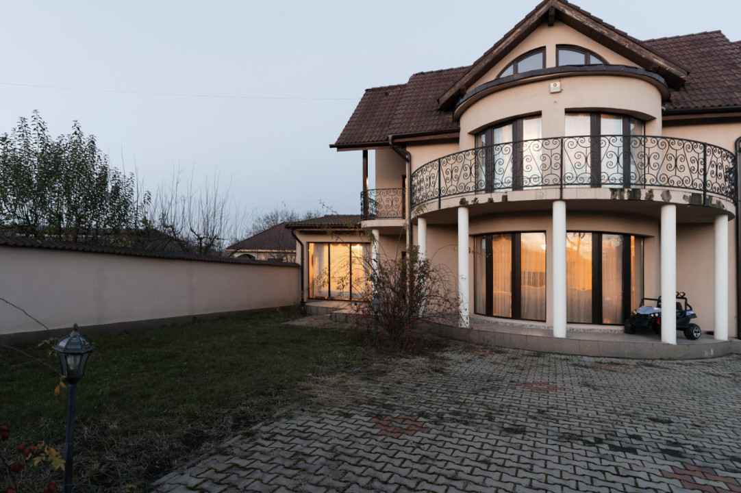 Casă modernă P + M în Cristești, 6 cam, construită de constructor local