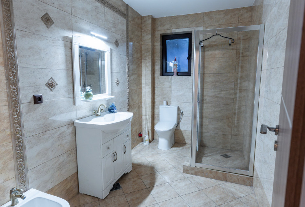 Casă modernă P + M în Cristești, 6 cam, construită de constructor local