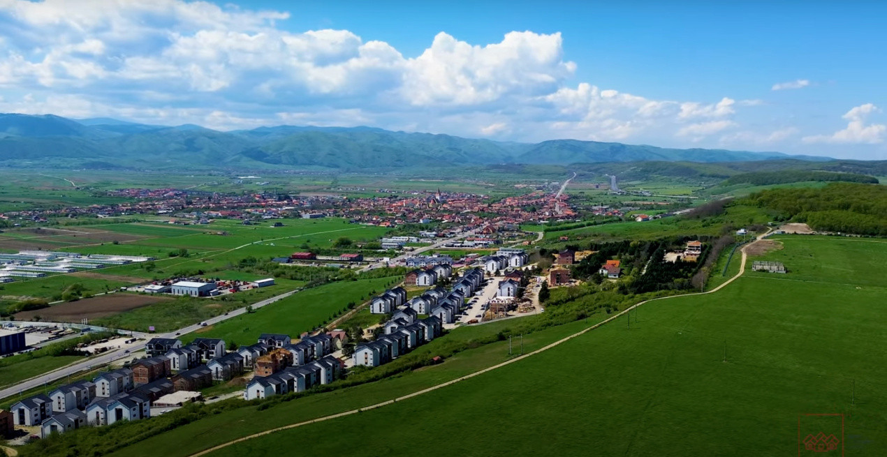 Apartament 3 camere, două băi, curte 110 mp-Natura la tine acasă! Cristian-SiBiU