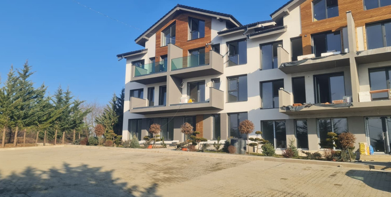 Apartament 3 camere, două băi, curte 50 mp -Natura la tine acasă! Cristian-SiBiU