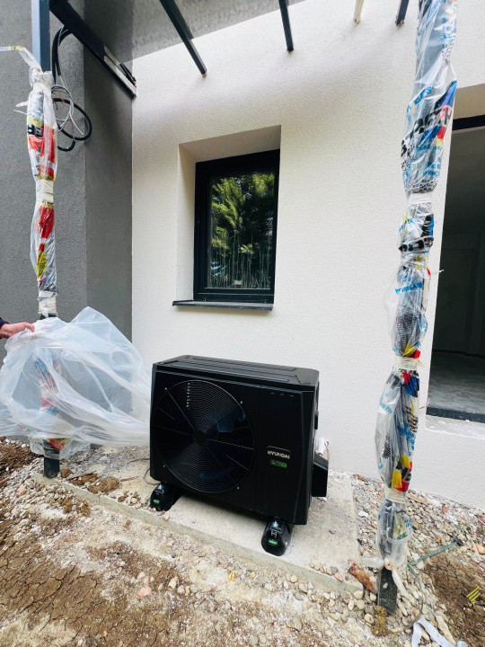 Apartament 3 camere, două băi, curte 50 mp -Natura la tine acasă! Cristian-SiBiU