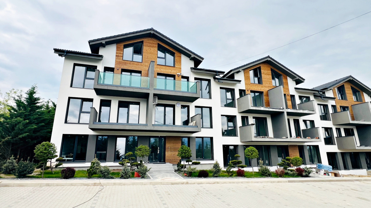 Apartament 3 camere, două băi, curte 50 mp -Natura la tine acasă! Cristian-SiBiU