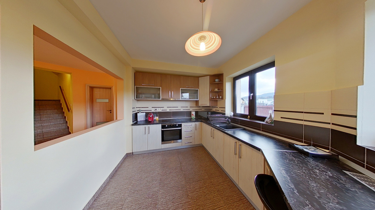 Casa individuala cu gradina si garaj, Cristian