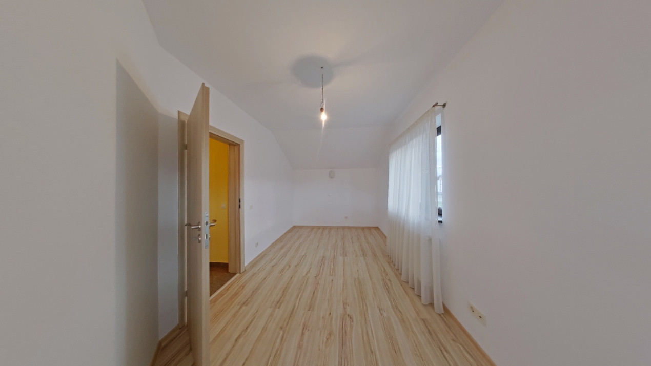 Casa individuala cu gradina si garaj, Cristian