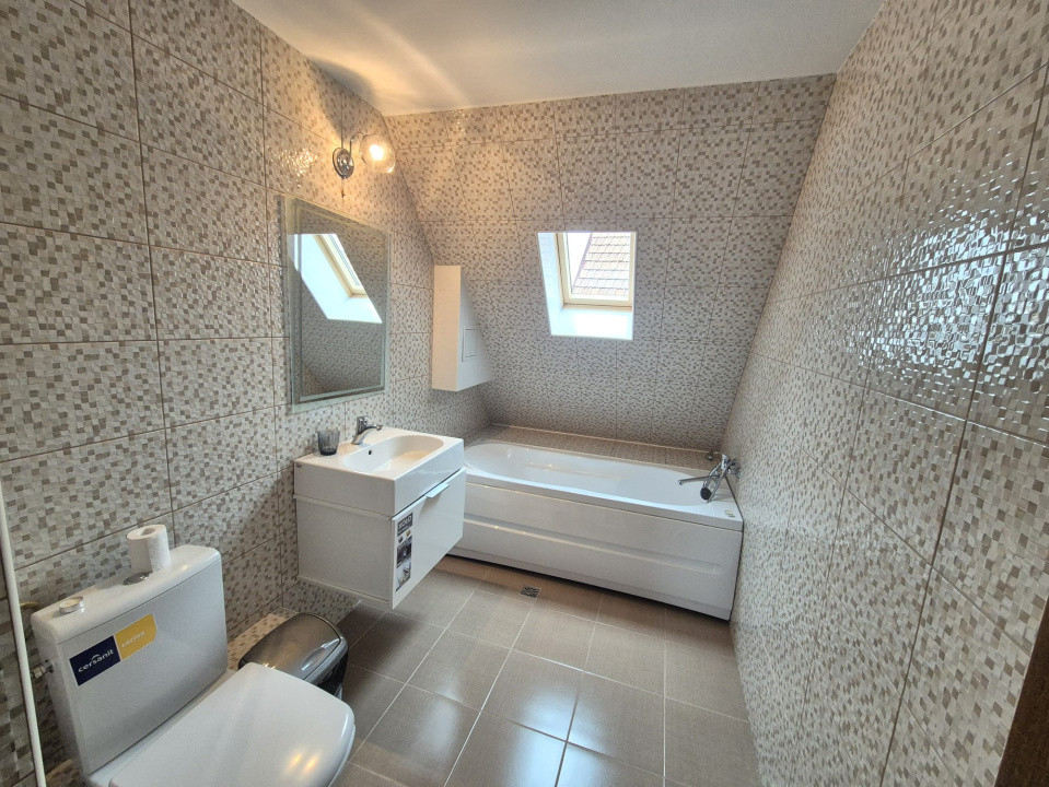 CASĂ INDIVIDUALĂ de închiriat – 330 mp, 8 camere, 5 băi, garaj dublu, grădină 