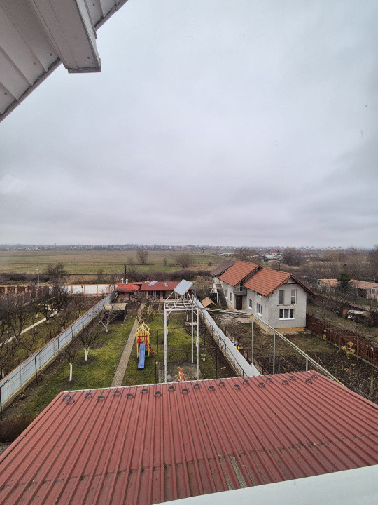 CASĂ INDIVIDUALĂ de închiriat – 330 mp, 8 camere, 5 băi, garaj dublu, grădină 