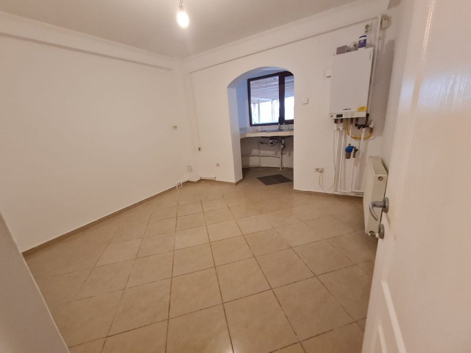 Etaj de vila, spatiu comercial sau de birouri, pentru cabinete, magazine etc 