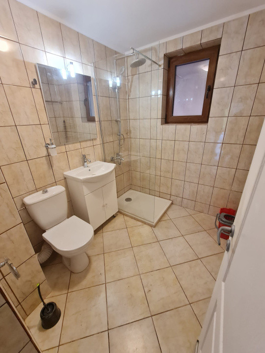 Etaj de vila, spatiu comercial sau de birouri, pentru cabinete, magazine etc 