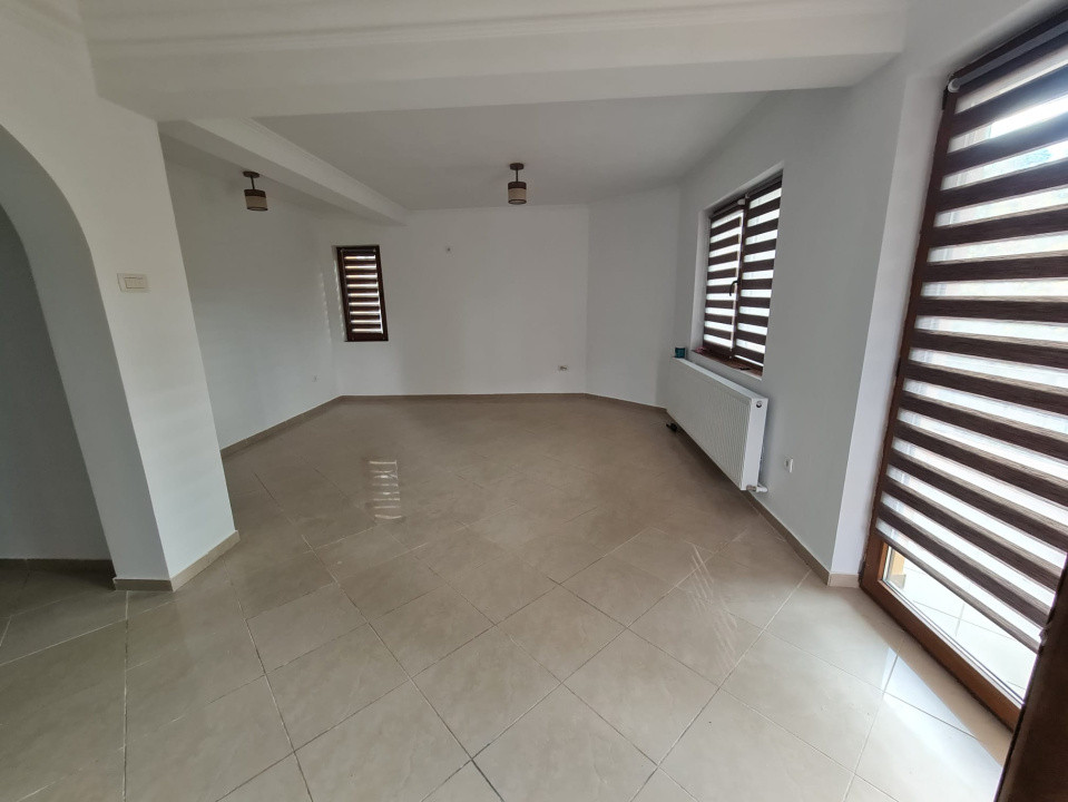 Etaj de vila, spatiu comercial sau de birouri, pentru cabinete, magazine etc 