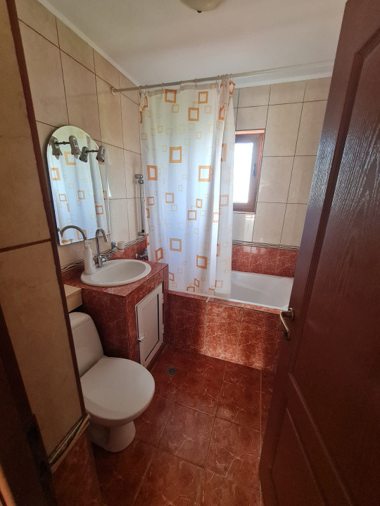 Etaj de vila, spatiu comercial sau de birouri, pentru cabinete, magazine etc 