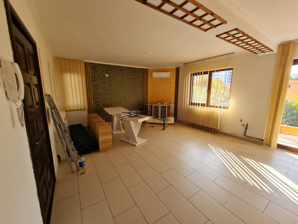 Etaj de vila, spatiu comercial sau de birouri, pentru cabinete, magazine etc 