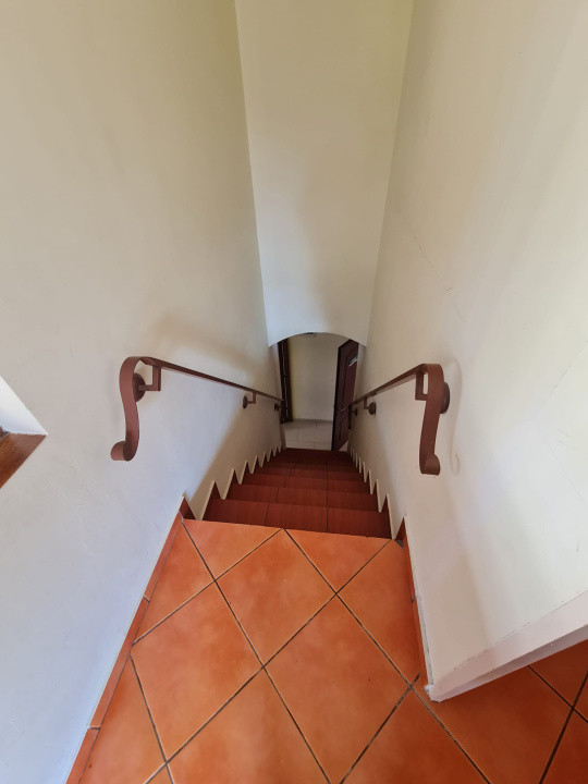 Etaj de vila, spatiu comercial sau de birouri, pentru cabinete, magazine etc 