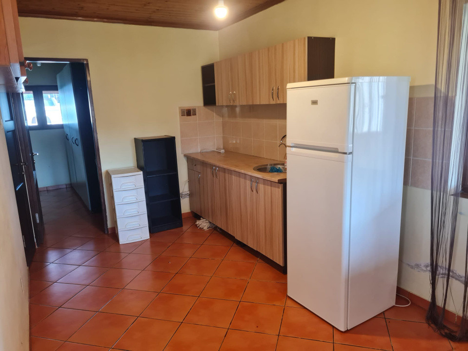 Etaj de vila, spatiu comercial sau de birouri, pentru cabinete, magazine etc 