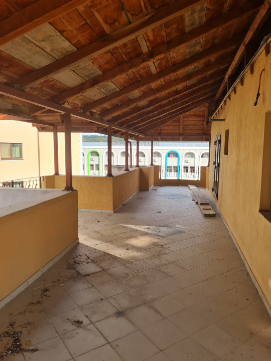 Etaj de vila, spatiu comercial sau de birouri, pentru cabinete, magazine etc 