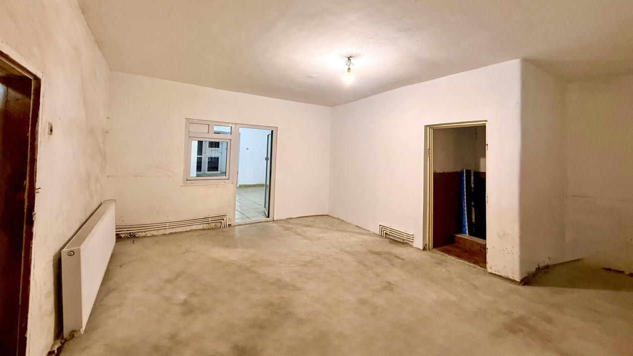 Spatiu Depozitare - 3 camere + grup sanitar