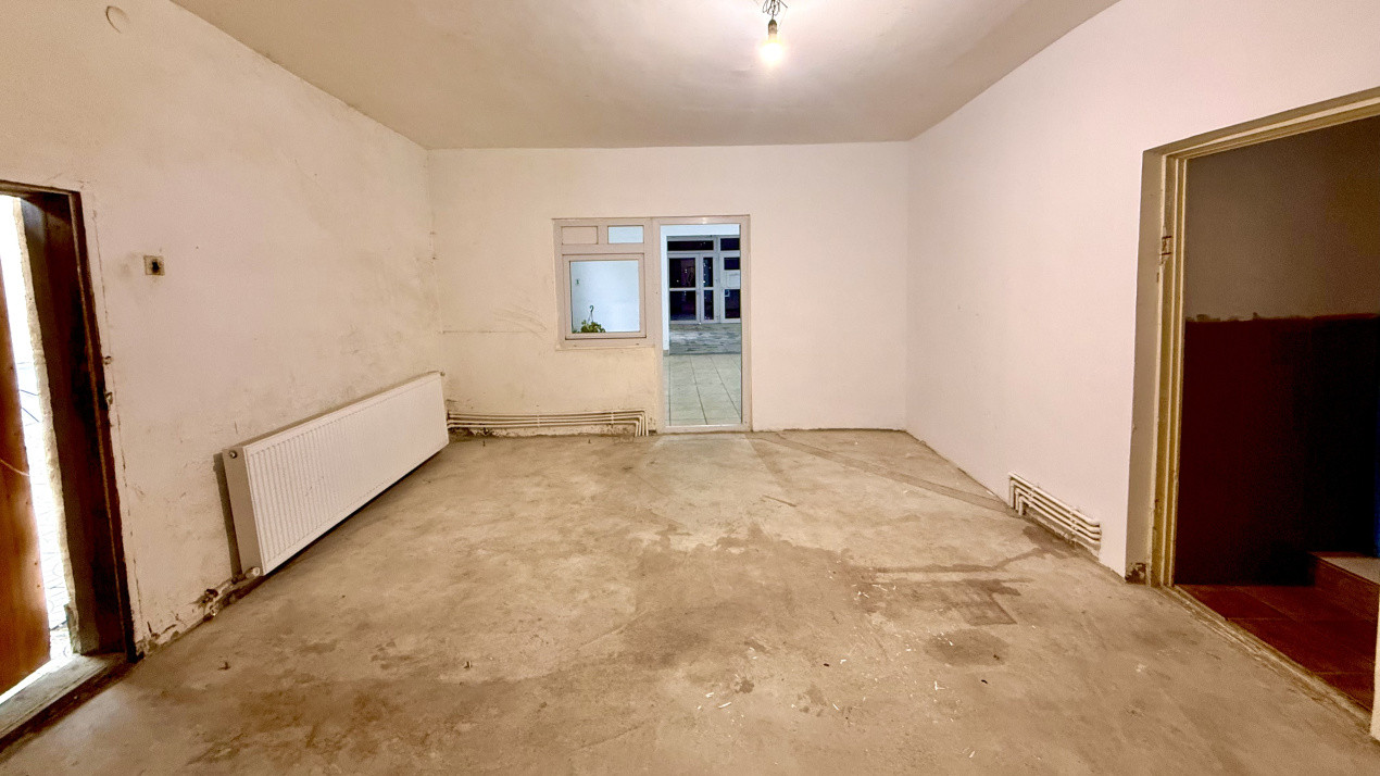 Spatiu Depozitare - 3 camere + grup sanitar