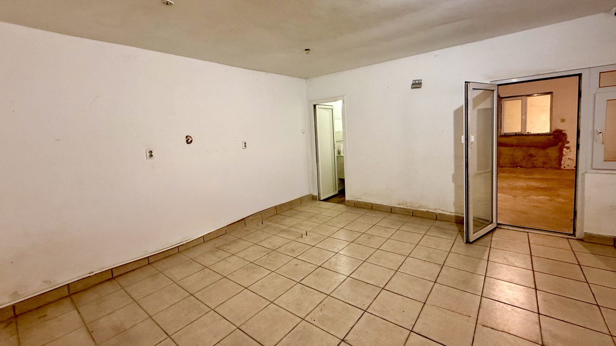 Spatiu Depozitare - 3 camere + grup sanitar