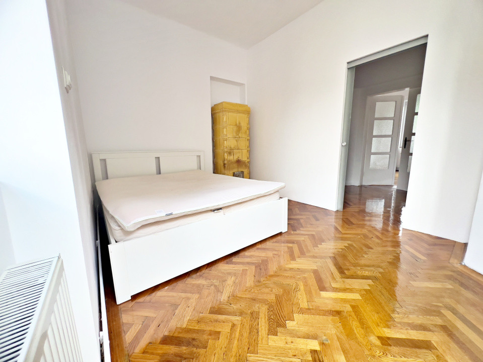 Casă pe un singur nivel cu 3 camere+pivniță. Pod și curte-Zona Sub Arini