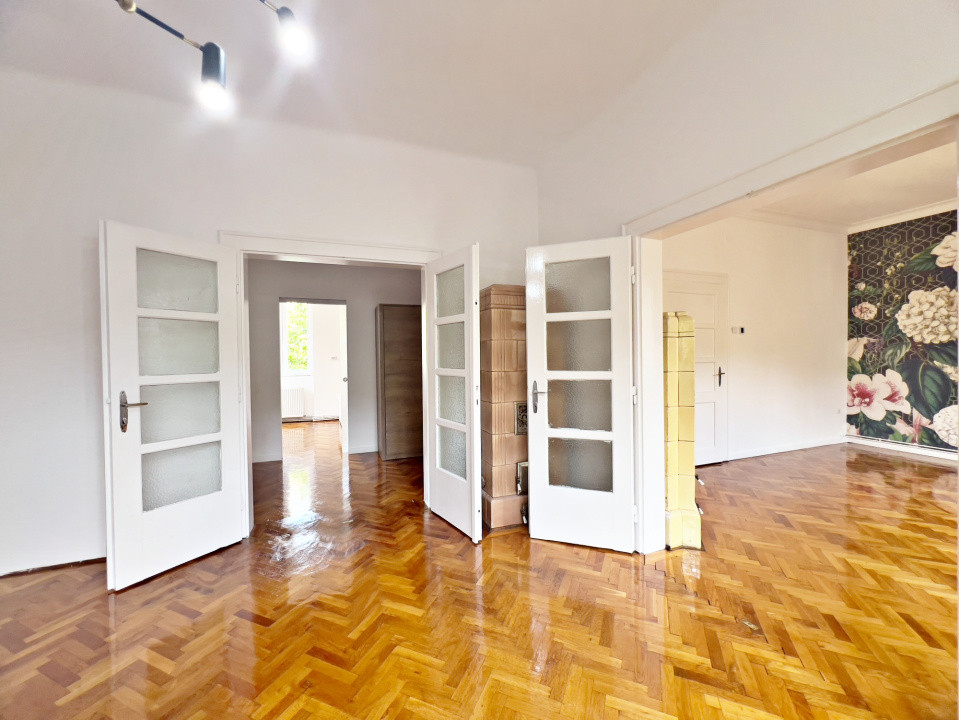 Casă pe un singur nivel cu 3 camere+pivniță. Pod și curte-Zona Sub Arini