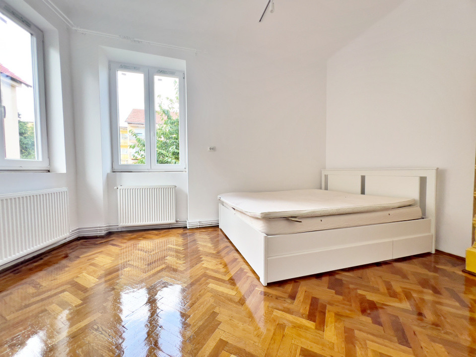 Casă pe un singur nivel cu 3 camere+pivniță. Pod și curte-Zona Sub Arini