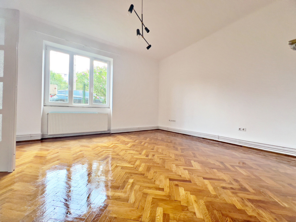 Casă pe un singur nivel cu 3 camere+pivniță. Pod și curte-Zona Sub Arini