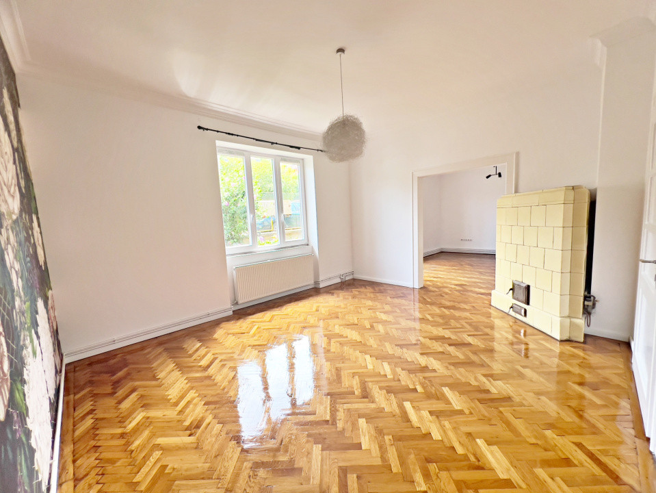 Casă pe un singur nivel cu 3 camere+pivniță. Pod și curte-Zona Sub Arini