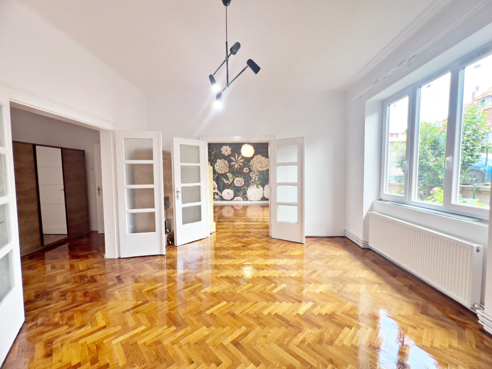 Casă pe un singur nivel cu 3 camere+pivniță. Pod și curte-Zona Sub Arini