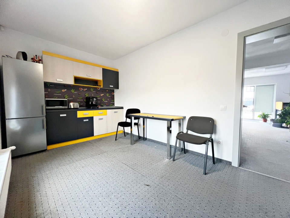 Casă mare cu teren generos – perfect împărțită pentru birouri sau 4 apartamente