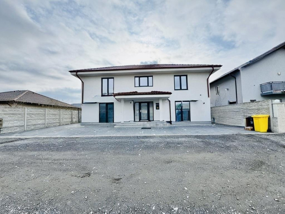 Casă mare cu teren generos – perfect împărțită pentru birouri sau 4 apartamente