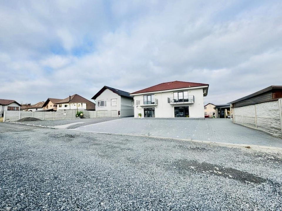 Casă mare cu teren generos – perfect împărțită pentru birouri sau 4 apartamente
