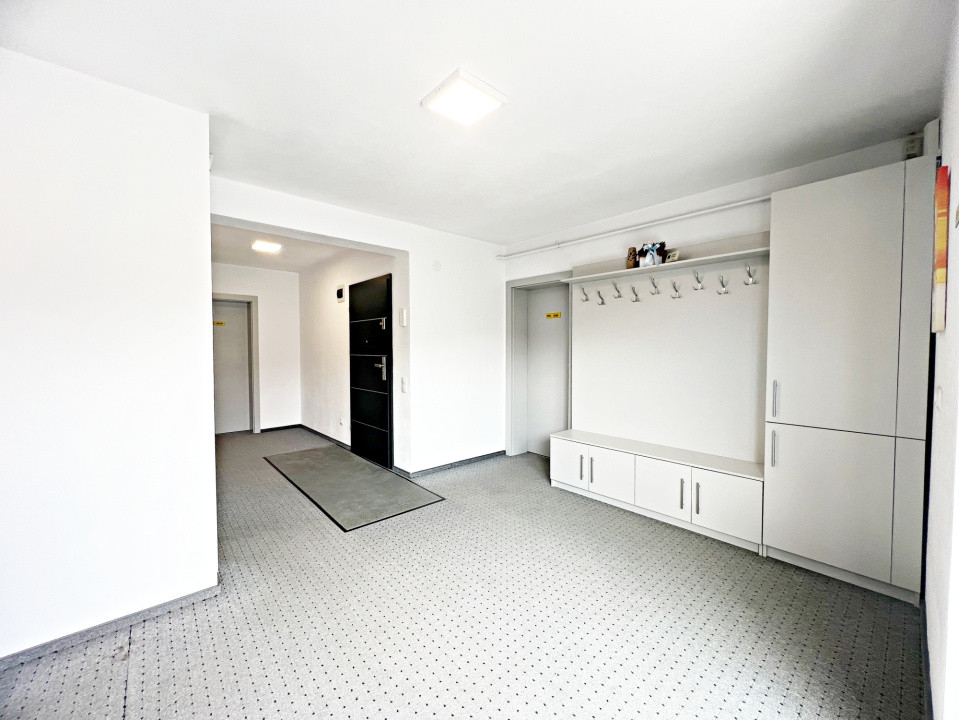 Casă mare cu teren generos – perfect împărțită pentru birouri sau 4 apartamente