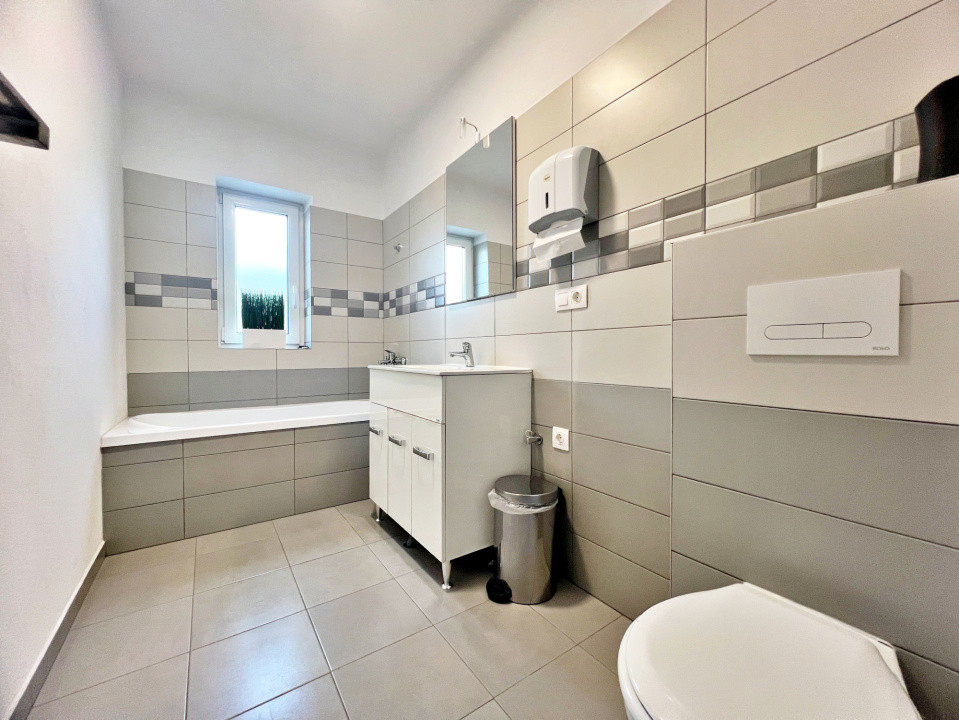 Casă mare cu teren generos – perfect împărțită pentru birouri sau 4 apartamente